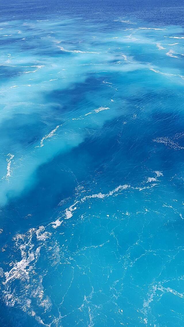 蓝色的海水高清iPhone手机壁纸