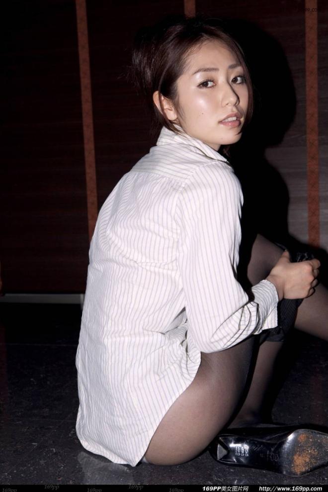 日本女星谷桃子性感空姐装写真图片极致诱惑