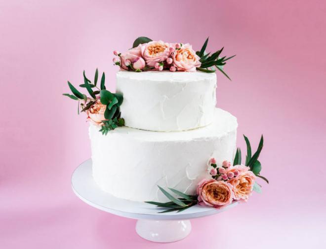玫瑰花浪漫的蛋糕图片，即使这般平凡也想与你一起度过
