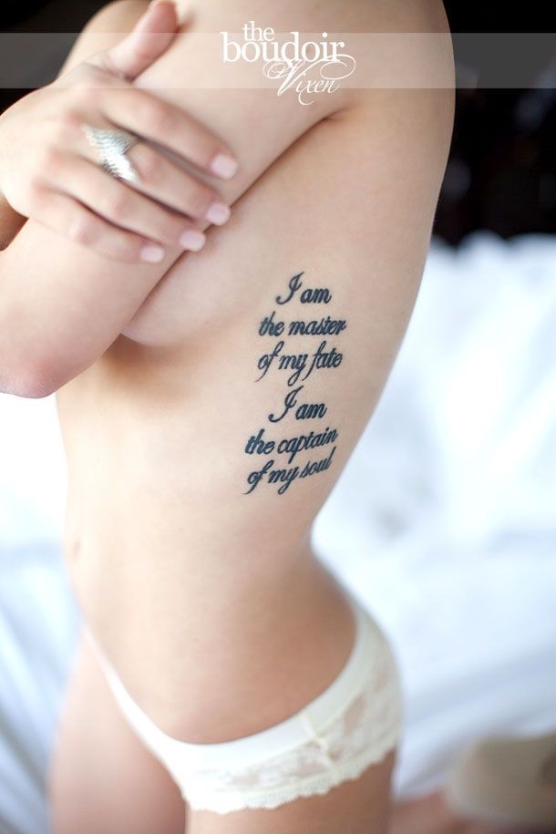女性腰部英文字母刺青 纹身图片 优美图