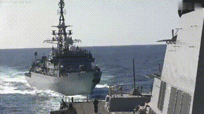 美俄军舰差点撞上gif动态图片